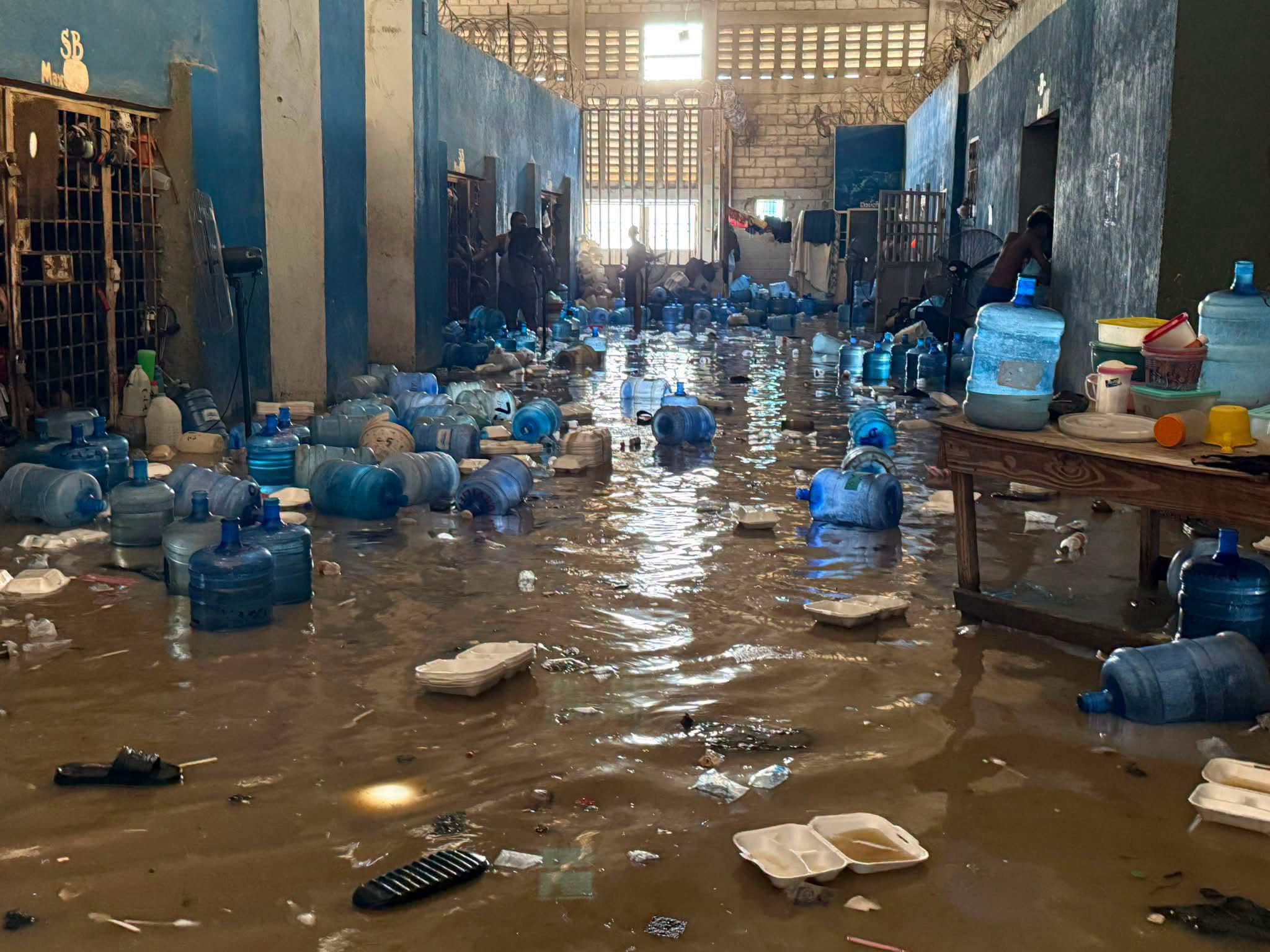 La prison civile des Gonaïves touchée par les inondations de septembre 2026.